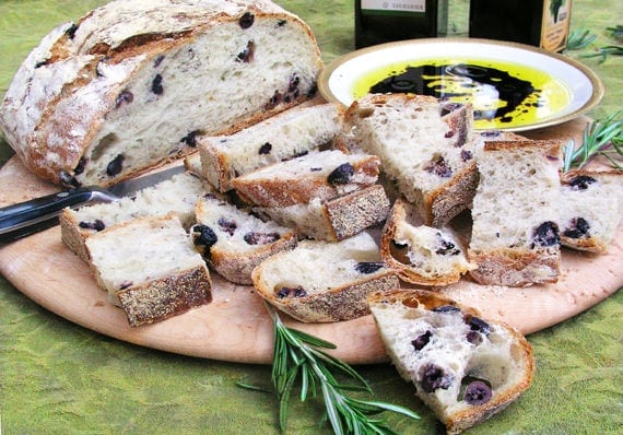 Olive Bread with olive oil and balsamic to dip