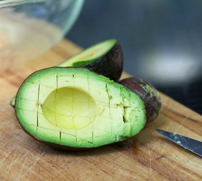 How to cut avocadoes