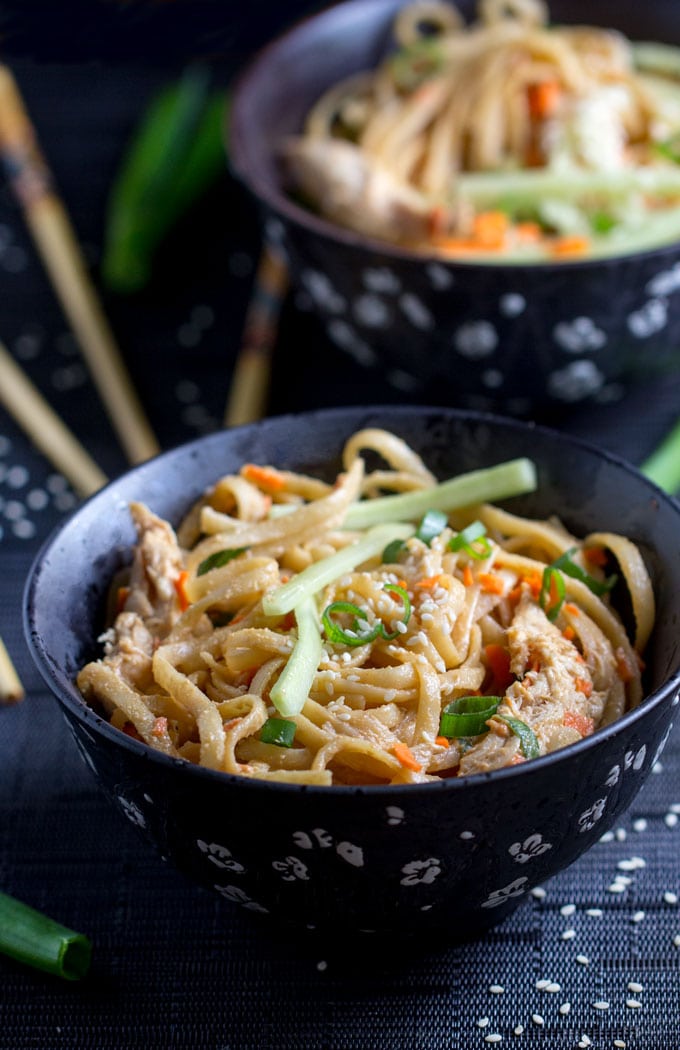 Here's an easy recipe for spicy sesame peanut noodles with chicken and vegetables. It takes just 30 minutes to get this Chinese favorite on the table l www.panningtheglobe.com 