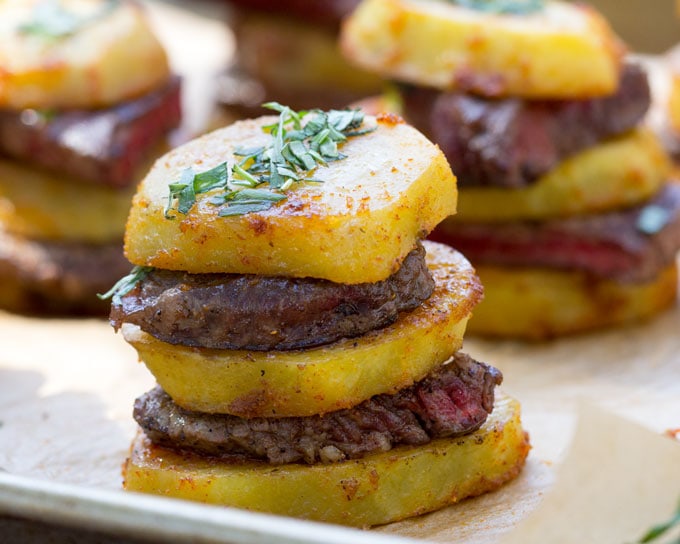 Steak and Potato Stacks is an elegant way to serve meat and potatoes: Salt and pepper-crusted beef tenderloin layered with slices of spicy roasted potatoes. These stacks make a great party appetizer l www.panningtheglob.com 