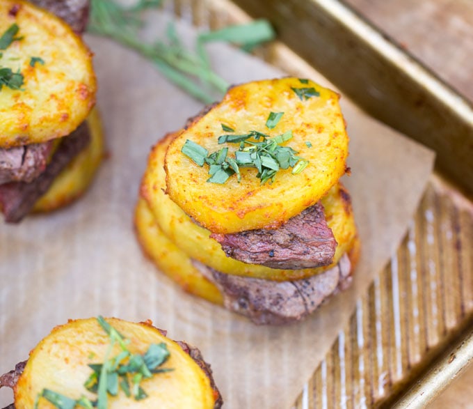 Steak and Potato Stacks is an elegant way to serve meat and potatoes: Salt and pepper-crusted beef tenderloin layered with slices of spicy roasted potatoes. These stacks make a great party appetizer l www.panningtheglob.com 