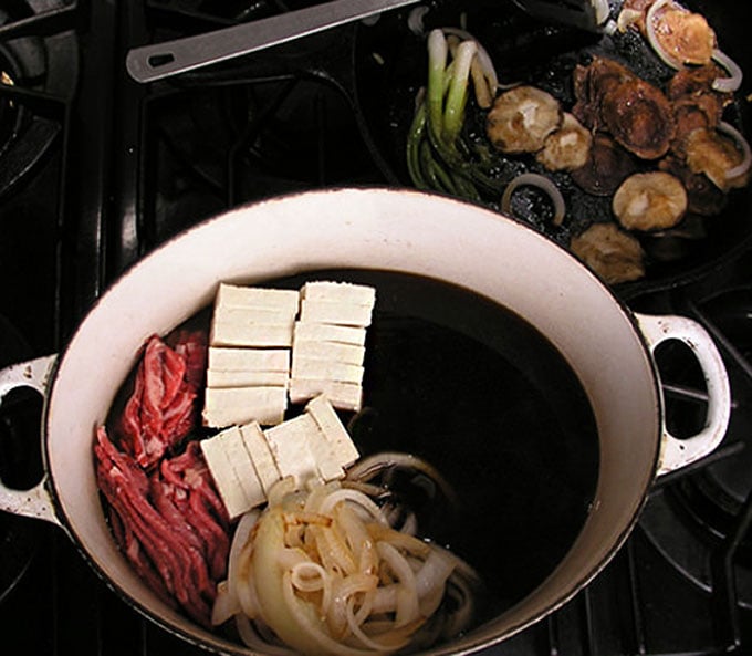 It's easy to make Sukiyaki at home. Just some slicing and dicing and ten minutes of simmering and you will have a delicious Japanese hot pot brimming with beef, rice noodles, tofu and vegetables, in a sweet soy broth l Panning The Globe Recipe