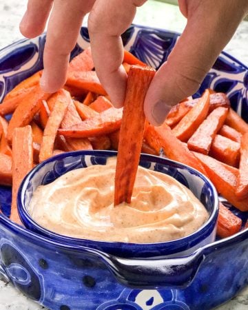 Sweet and spicy baked sweet potato wedges with chipotle aioli dipping sauce! An addictively delicious healthy appetizer recipe, side dish or game day treat.