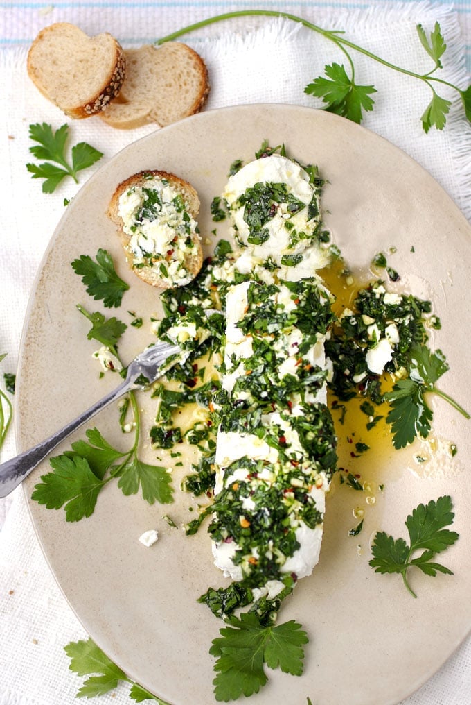 Creamy goat cheese absorbs the flavors of this fresh garlicky dressing and is instantly transformed into the most delicious appetizer! Serve with baguette slices or crackers l www.panningtheglobe.com