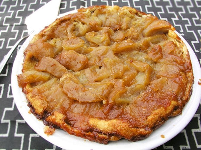 Tarte Tatin is France's buttery upside down caramelized apple tart. It's one of the best desserts in the world. The recipe is a challenge but so worth it! l www.panningtheglobe.com 