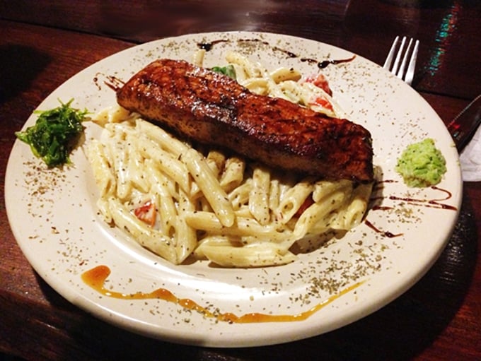 pasta and fish from restaurant Pasta e Pueblo restaurant