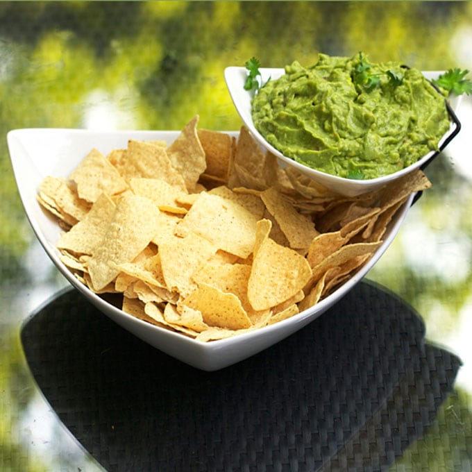 How to make perfect guacamole from scratch - step by step recipe by Panning The Globe