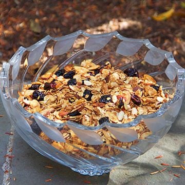 Vanilla Toasted Almond Granola | PanningTheGlobe.com