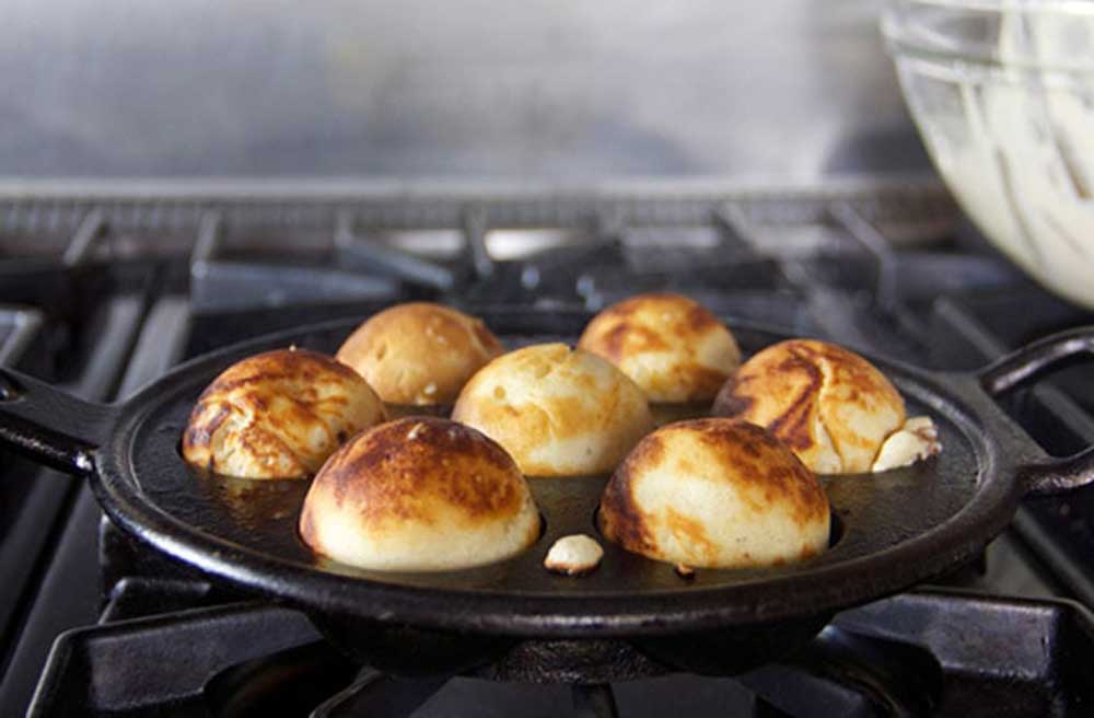 Commercial CHEF Cast Iron Danish Aebleskiver Pan, Preseasoned Cast Iron  Cookware for Pancake Puffs, Makes 7 Pancake Balls