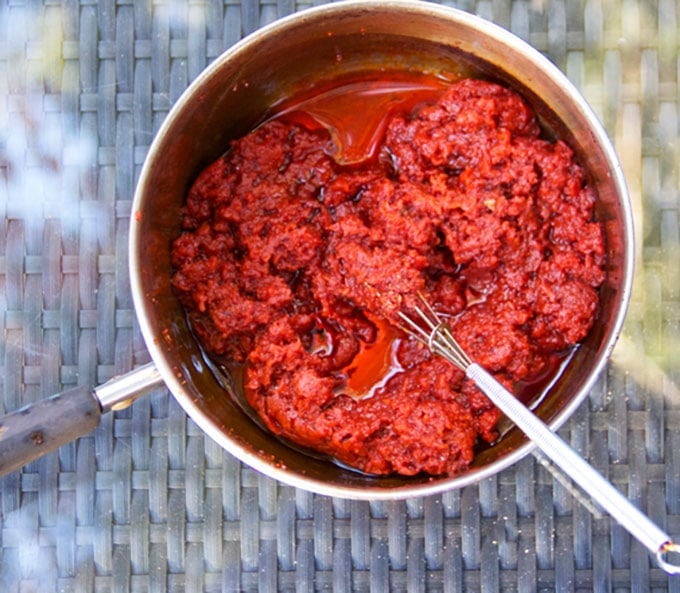 How to make caramelized tomato paste