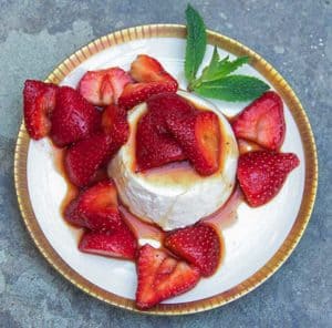 Vanilla Panna Cotta with Balsamic Strawberries|Panning The Globe