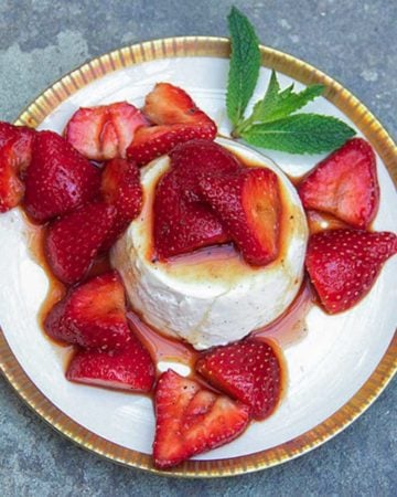 Vanilla Panna Cotta with Balsamic Strawberries|Panning The Globe