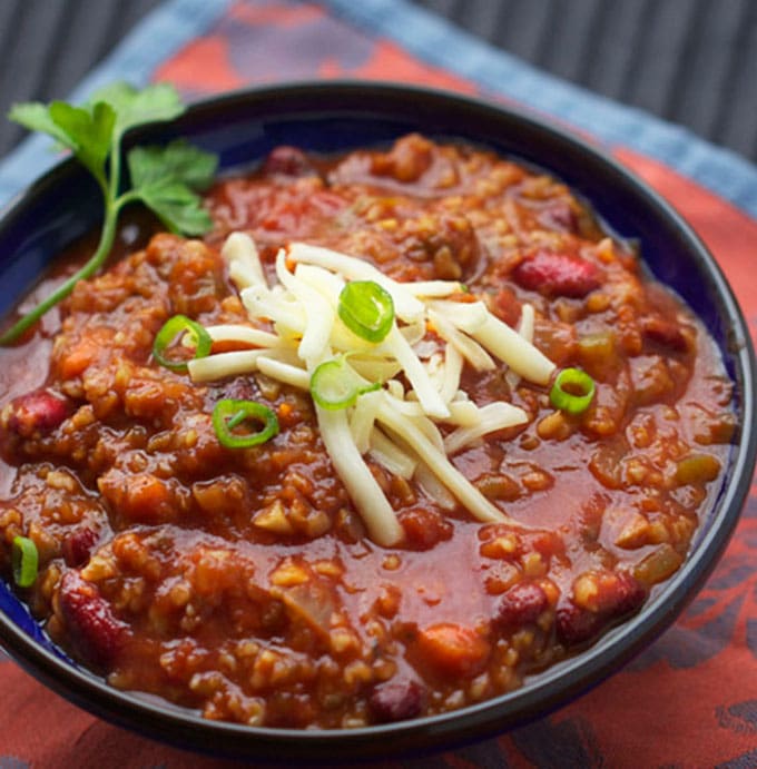 My Favorite Vegetarian Chili: loaded with vegetables, beans and a secret ingredient that makes it "meaty" | Panning The Globe