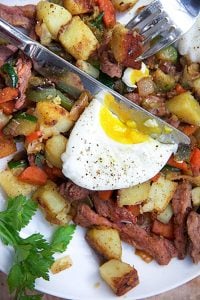 Corned beef hash: a delicious healthier recipe with lots of veggies. Add a poached egg on top for a fantastic breakfast, lunch or dinner.