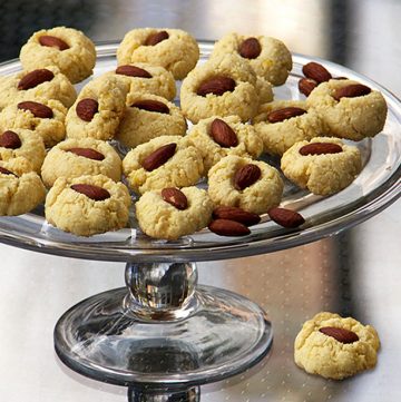 Flourless Almond Cookies from Spain by Panning The Globe