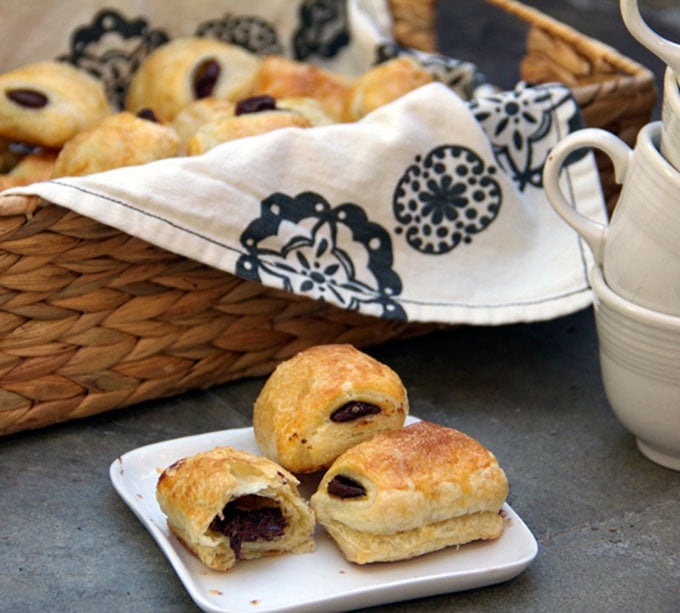 Pain Au Chocolate| an easy recipe for delicious French chocolate croissants | Panning The Globe