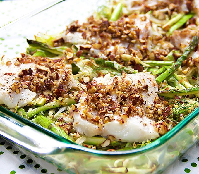 Fresh haddock fillets are baked an a bed of shredded vegetables and topped with delicious lemon almond gremolata l www.panningtheglobe.com 