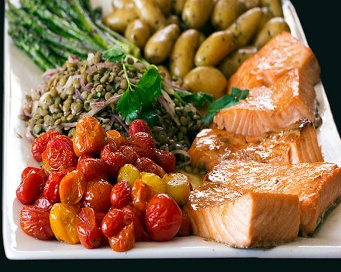 This Salmon Niçoise Salad has perfectly cooked salmon, lentils, potatoes, asparagus, and roasted tomatoes.