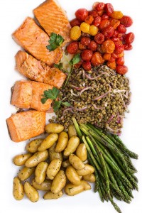 Best Mother's Day Brunch Recipes: Salmon Niçoise salad recipe is one of my favorites. It has tender cooked salmon, lentils, potatoes, asparagus, and roasted tomatoes. Each element is wonderful on it’s own. Put them all together and you’ve got a gorgeous feast for lunch, brunch or dinner l www.panningtheglobe.com