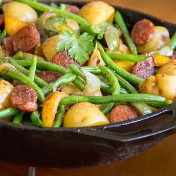 Sausages, Onions, Potatoes, Peppers and Green Beans: Great weeknight Dinner