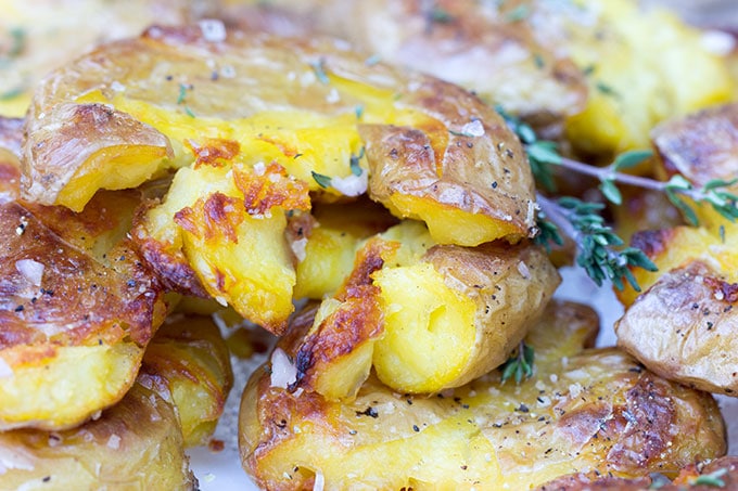 Crispy Smashed Potatoes • a stellar potato dish that's perfect for entertaining • Panning The Globe