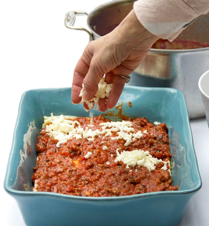 Rich flavorful meaty tomato sauce with ground beef and sausage layered with noodles and three cheeses. No bechamel sauce needed in this simple, delicious lasagna recipe - my favorite recipe for classic Italian lasagna l panningtheglobe.com