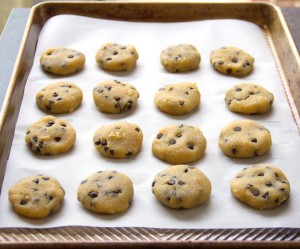 How to make flourless orange vanilla chocolate chip cookies