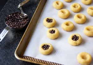 how to make flourless almond chocolate thumbprint cookies