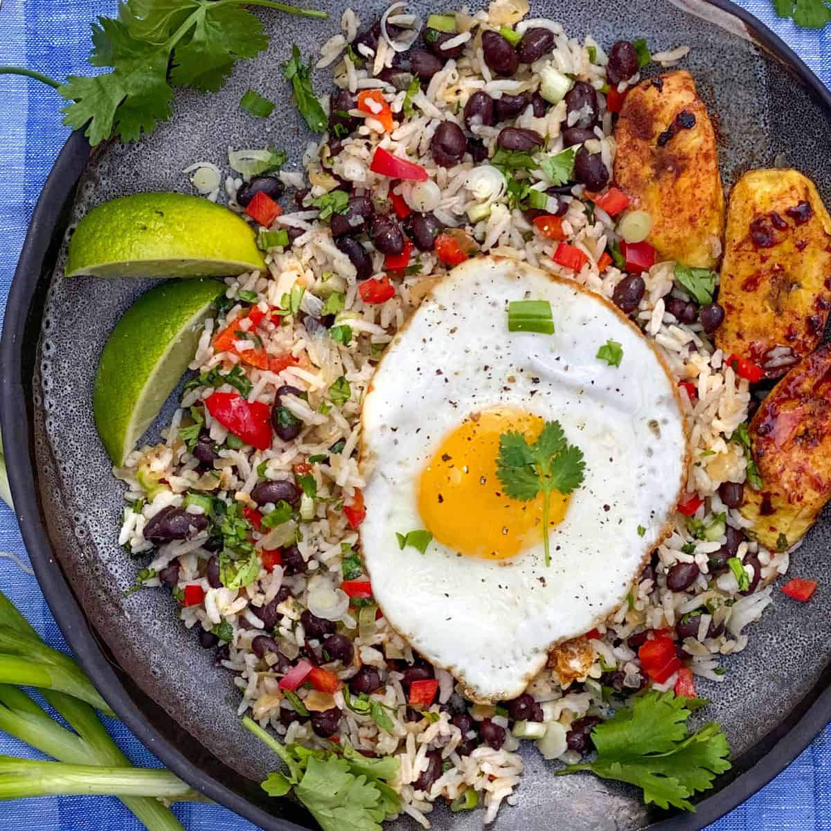 Gallo Pinto: Costa Rican Rice and Beans Breakfast l Panning The Globe