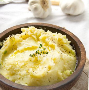 These olive oil and roasted garlic mashed potatoes are creamy and absolutely delicious, with no butter or cream. Roasted garlic and fruity olive oil, give these dairy-free, vegan mashed potatoes their great flavor and texture.