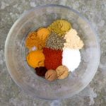 Ras el hanout is a fantastic North African spice mix that's super easy to make. There are so many good reasons to have a jar of Ras el hanout on hand. It's a fantastic rub for beef, chicken or fish and a wonderful flavor base for soups, stews and marinades | recipe by panningtheglobe.com