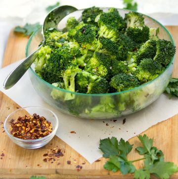 This chimichurri broccoli salad mixes fresh blanched broccoli with the vibrant flavors of Argentinean chimichurri sauce: olive oil, vinegar, garlic, parsley and oregano. It's a heavenly combination. It takes only 20 minutes to prepare and can be made ahead. This wonderful simple healthy recipe will earn a place in your regular rotation.