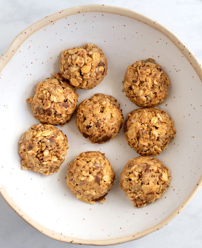 Bowl of no bake oatmeal peanut butter snack bites