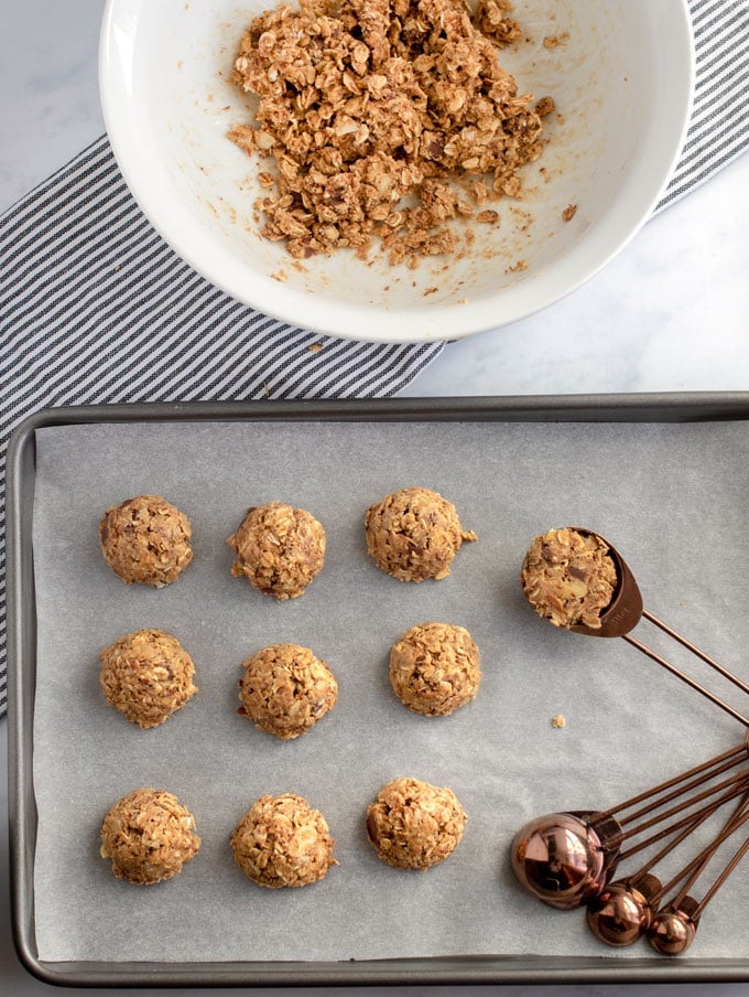 Showing how to make no bake oatmeal peanut butter bites using a measuring spoon