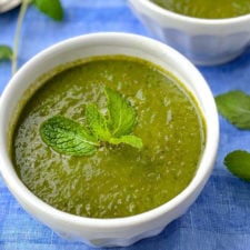 Sweet Pea and Spinach Soup with Fresh Mint-image
