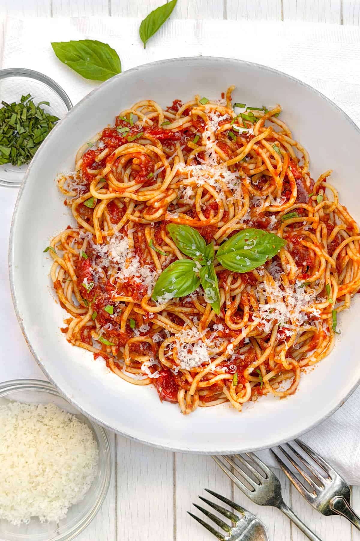 spaghetti tossed with roasted fresh tomato sauce, basil and parmesan.